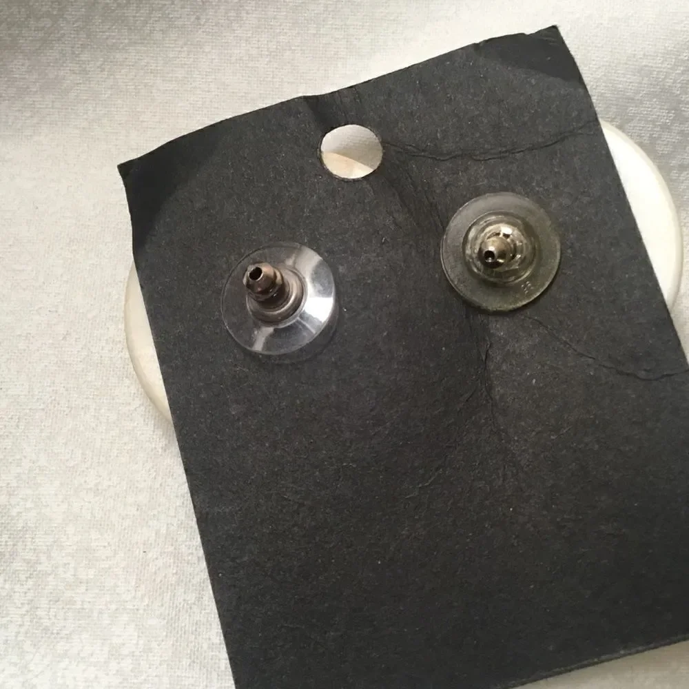 N/A black print